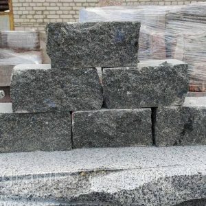 3674897040 granitnyj bordyur pileno kolotyj.jpg
