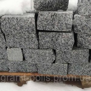 7019221078 granitnyj bordyur pileno kolotyj.jpg