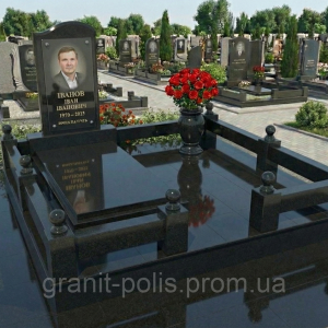 Меморіальний комплекс із відмосткою червоний граніт
