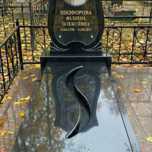 Одинарний пам'ятник із фігурною стелою сірий граніт