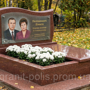 Подвійний горизонтальний пам'ятник із квітником і відмосткою з габбро